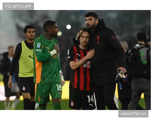 AC米兰从复兴到停滞，当前赛季表现波动对争冠形势产生影响