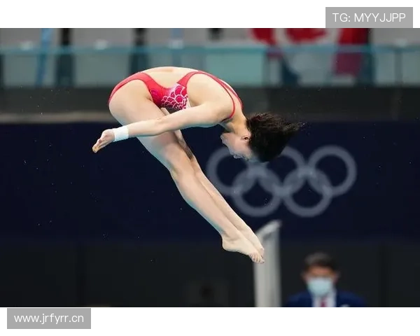陈芋汐跳水拿金牌，转头在食堂打三份鸡腿